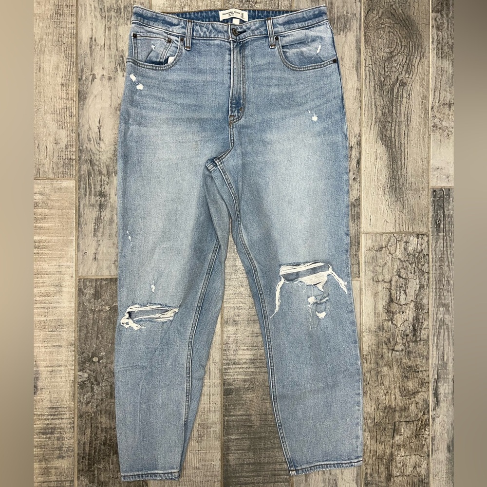 Abercrombie the mom high rise jeans in 14L